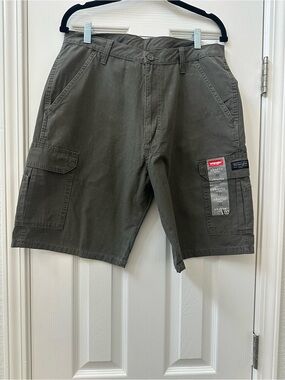 Wrangler Men's Ripstop Cargo Shorts Size 32 NWT Gray Loose Fit Casual Hiking